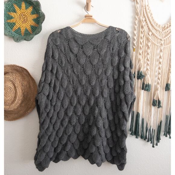 Gray Tear Drop Textured Pullover Sweater Italy - Picture 2 of 6